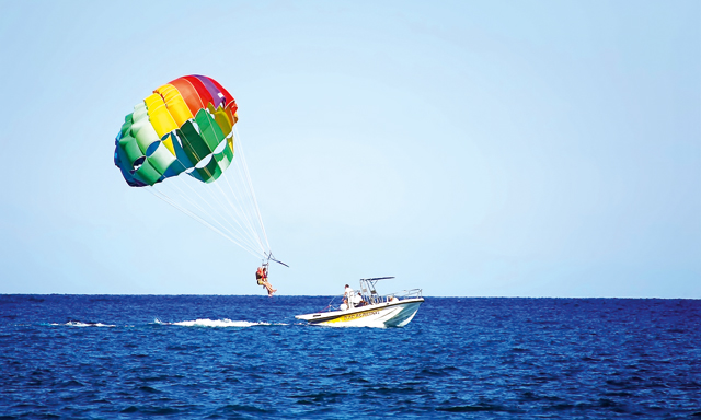 Parasailing in Dubai | Time Out Dubai