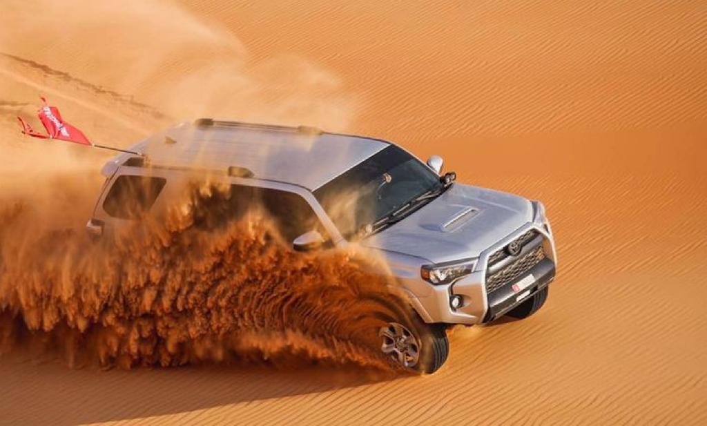 UAE off-roading clubs: Jeep in desert 