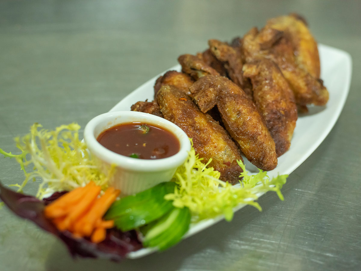 Dubai's best chicken wings in to pair with a pint