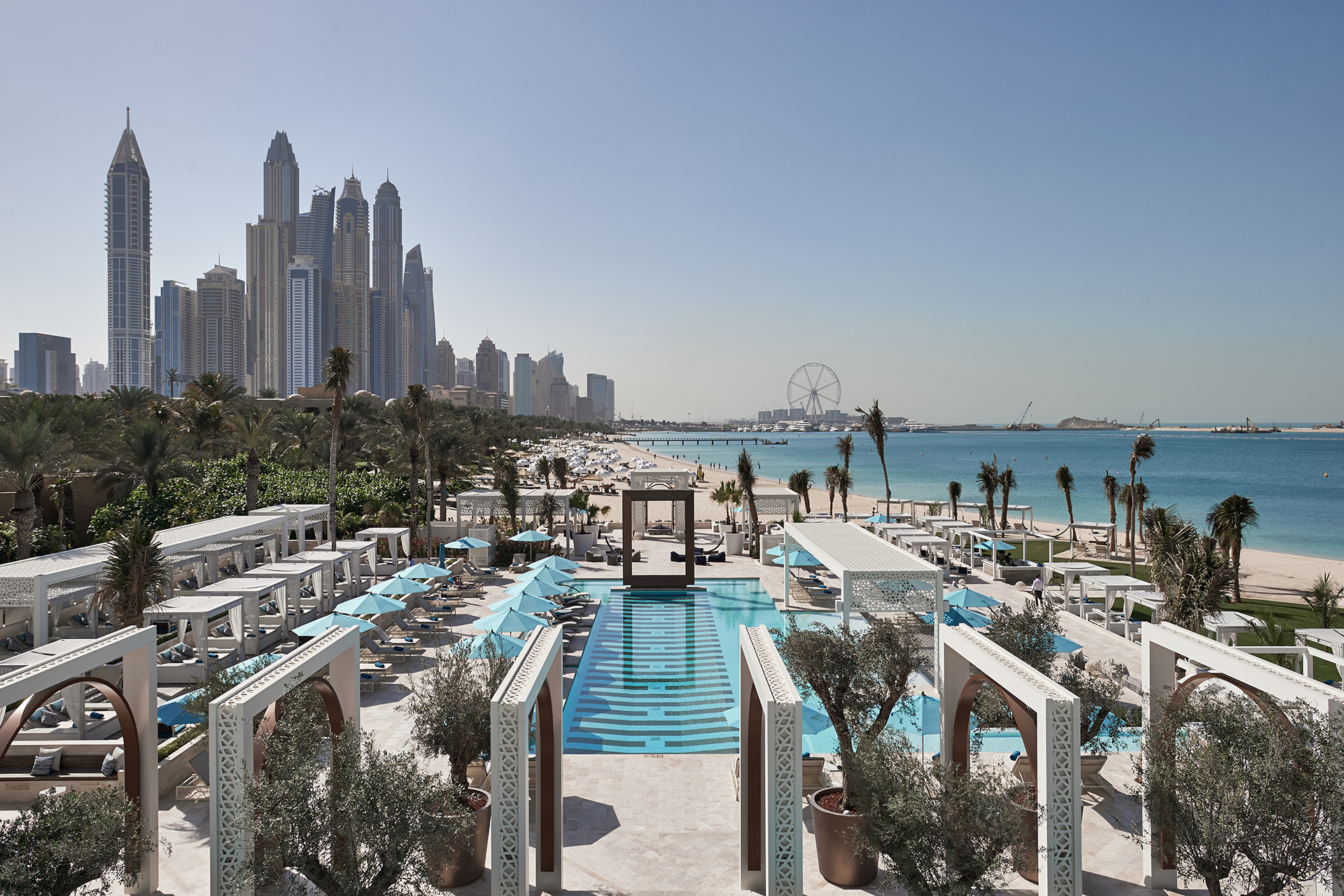 Бич клаб Дубай с бассейном